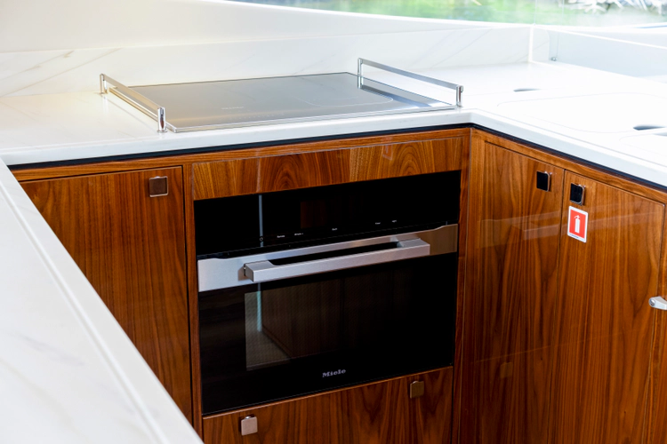 6800 Sport Yacht Yacht Photos Pics 