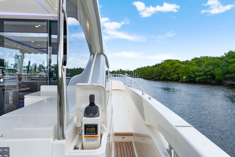 6800 Sport Yacht Yacht Photos Pics 