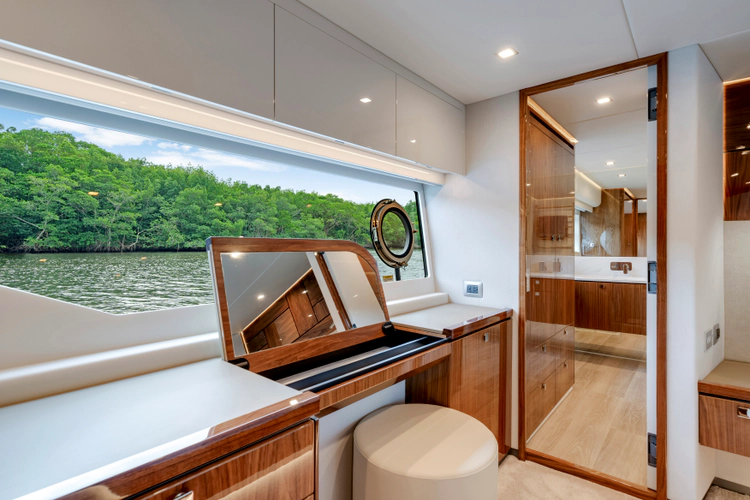 6800 Sport Yacht Yacht Photos Pics 