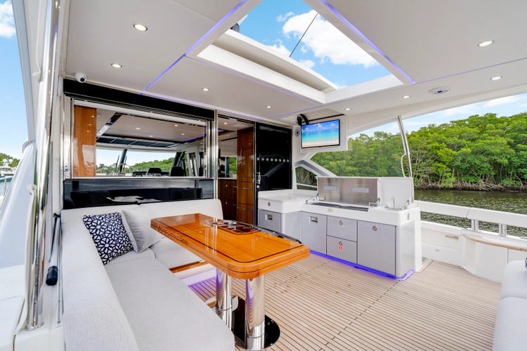 6800 Sport Yacht Yacht Photos Pics 