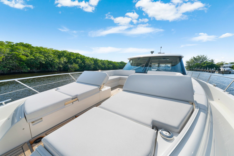 6800 Sport Yacht Yacht Photos Pics 