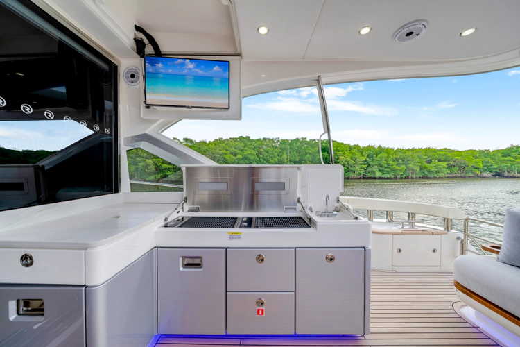 6800 Sport Yacht Yacht Photos Pics 