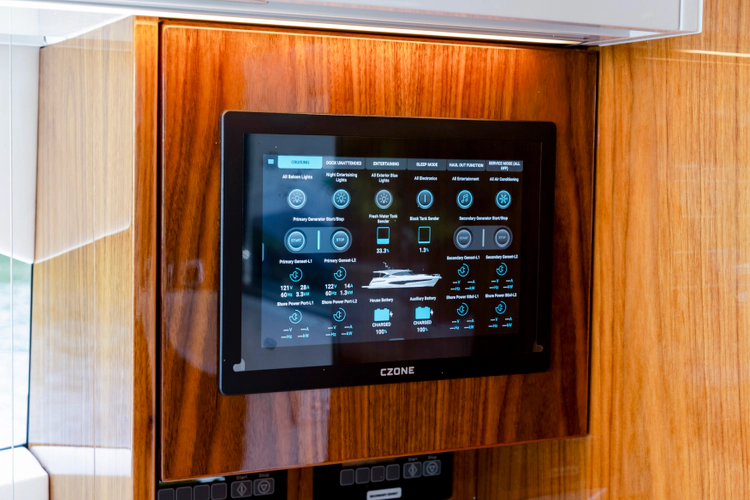 6800 Sport Yacht Yacht Photos Pics 