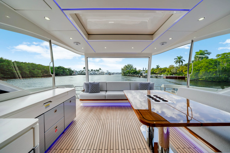 6800 Sport Yacht Yacht Photos Pics 