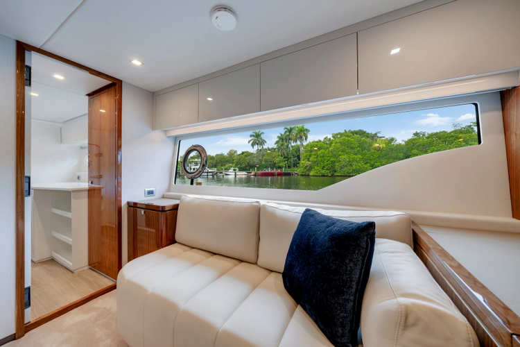 6800 Sport Yacht Yacht Photos Pics 