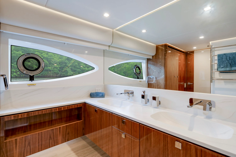 6800 Sport Yacht Yacht Photos Pics 