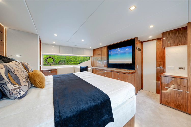 6800 Sport Yacht Yacht Photos Pics 