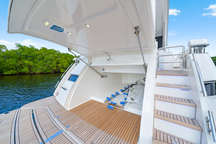 6800 Sport Yacht Yacht Photos Pics 