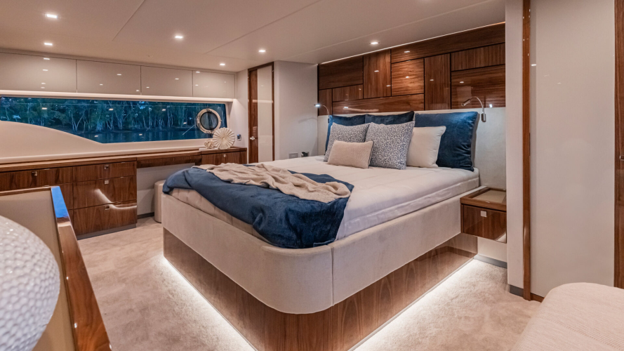 6800 Sport Yacht Yacht Photos Pics 
