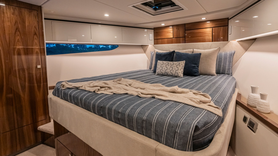 6800 Sport Yacht Yacht Photos Pics 