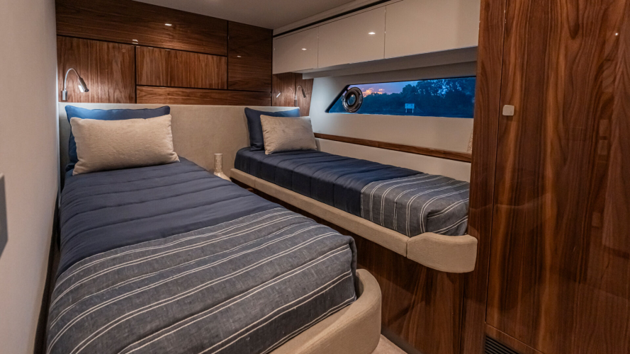 6800 Sport Yacht Yacht Photos Pics 