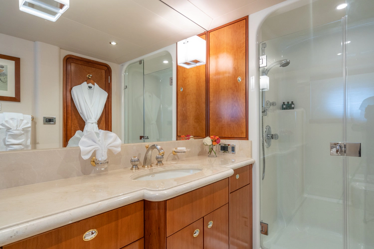 Avalina Yacht Photos Pics 