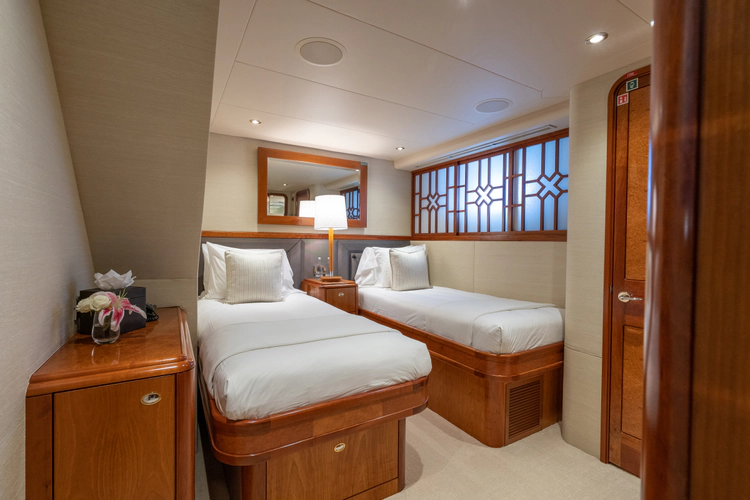 Avalina Yacht Photos Pics 