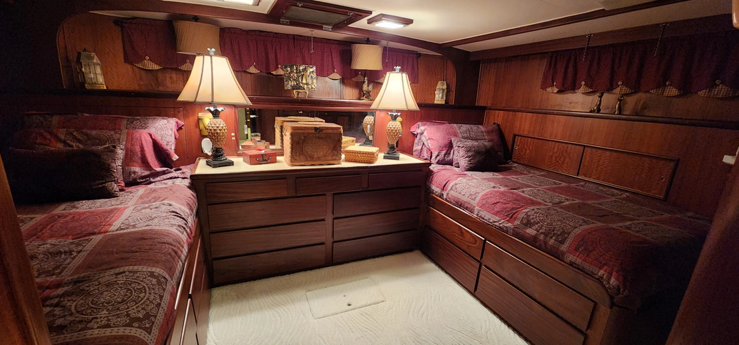 Intermezo Yacht Photos Pics 