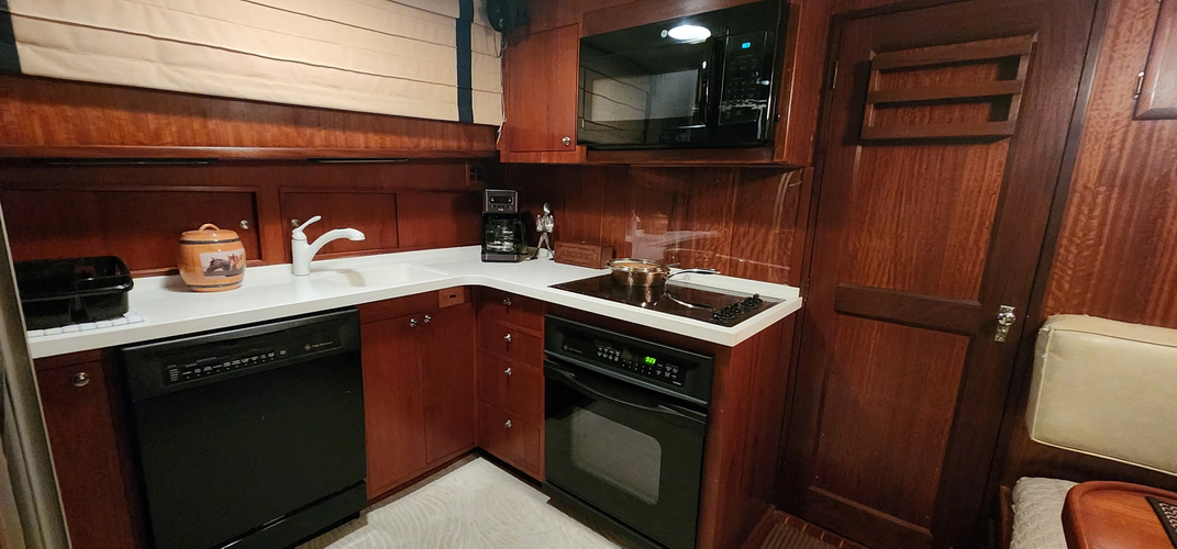 Intermezo Yacht Photos Pics 