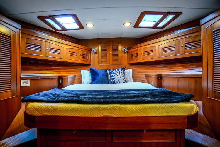 The Garlic Yacht Photos Pics 