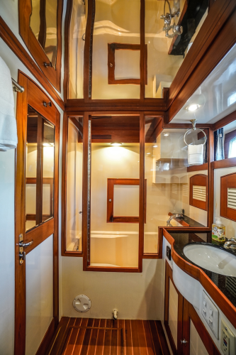 The Garlic Yacht Photos Pics 