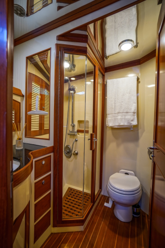 The Garlic Yacht Photos Pics 