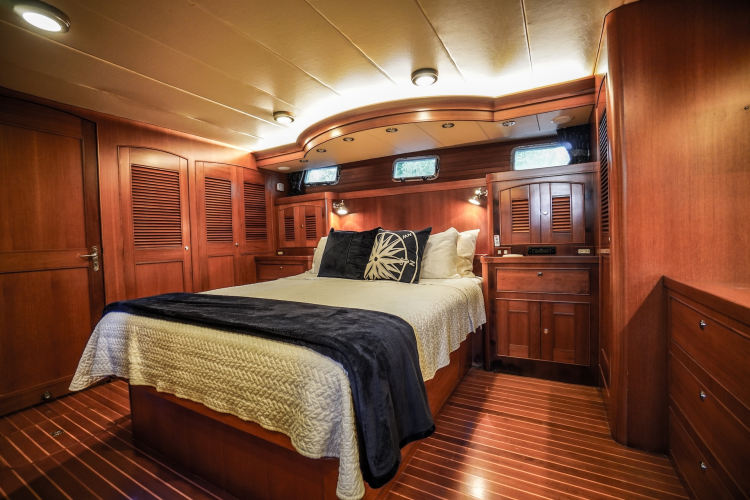 The Garlic Yacht Photos Pics 