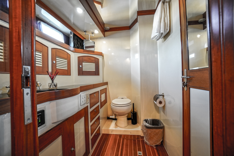 The Garlic Yacht Photos Pics 