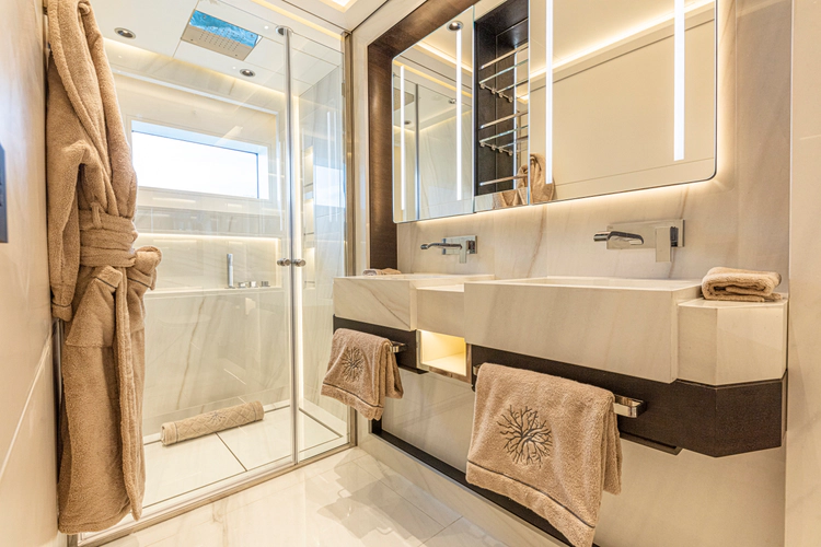 Ducale 120 Yacht Photos Pics 