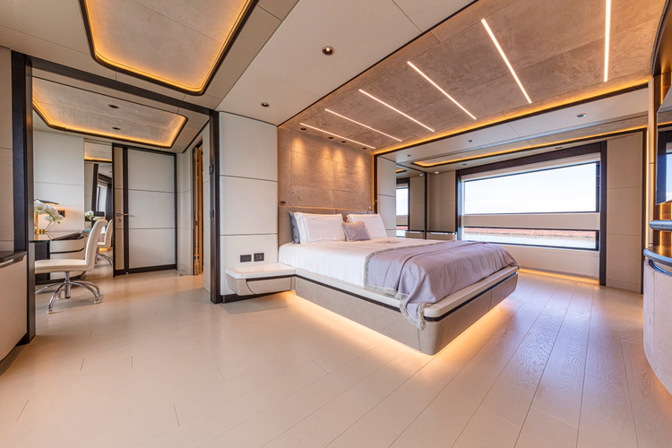 Ducale 120 Yacht Photos Pics 