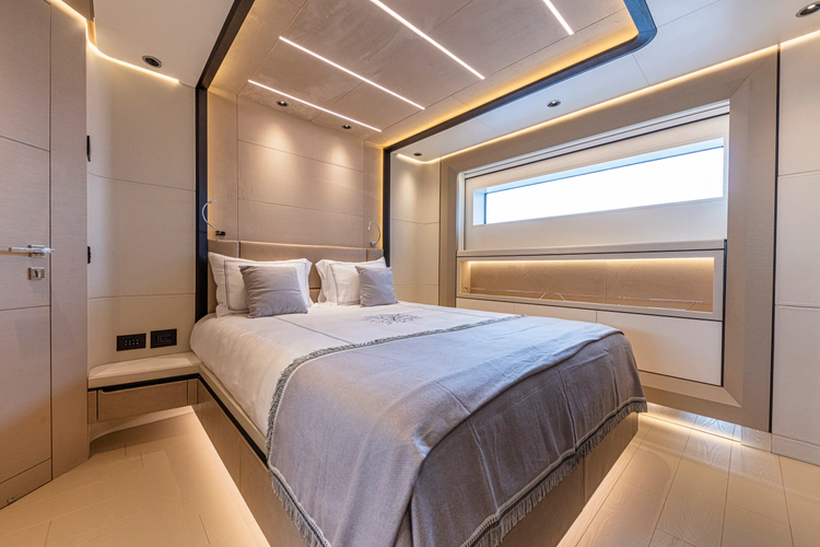Ducale 120 Yacht Photos Pics 