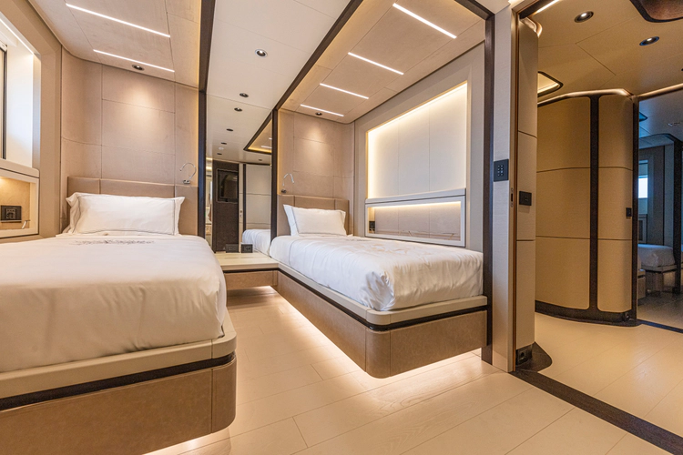 Ducale 120 Yacht Photos Pics 