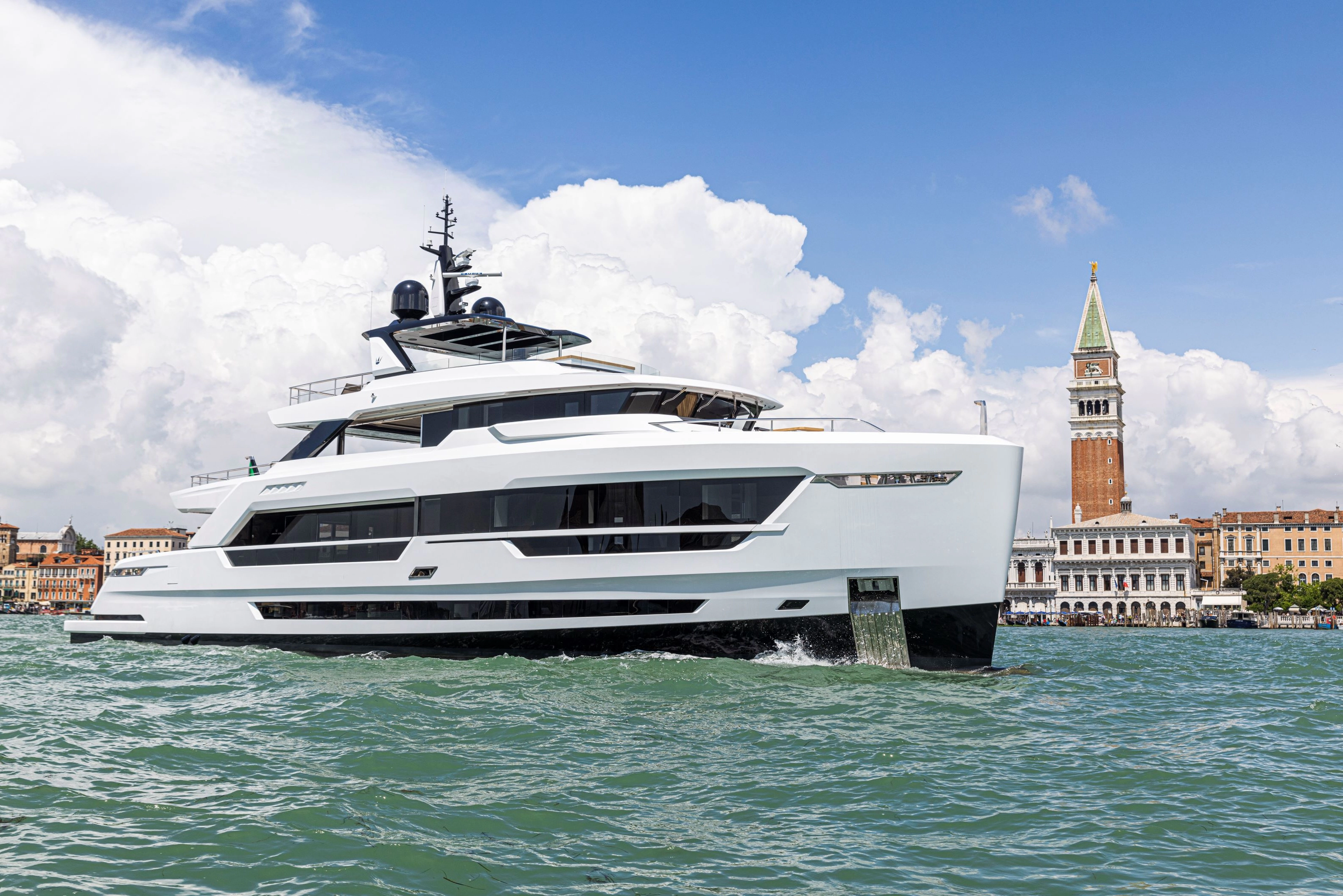 2028 Ocean King 120 ft