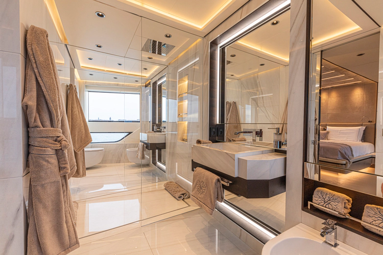 Ducale 120 Yacht Photos Pics 