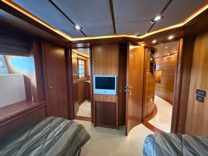 Sunrise Yacht Photos Pics 