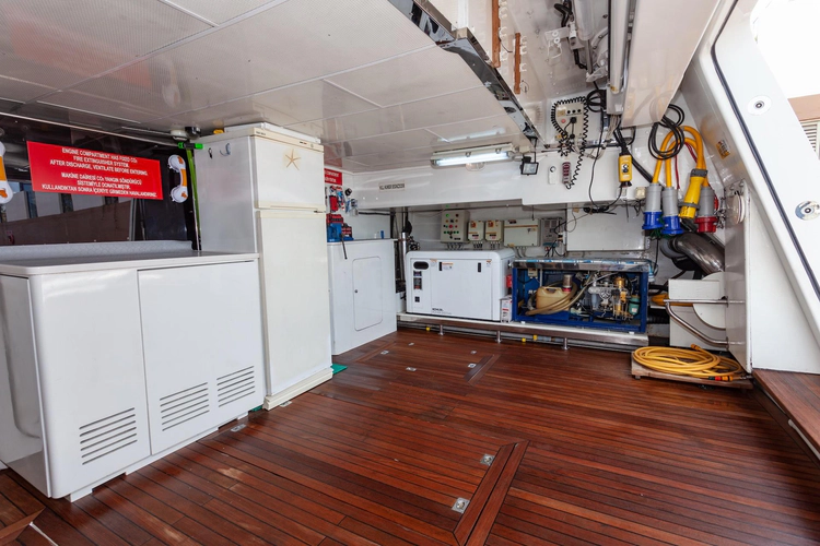 Sunrise Yacht Photos Pics 