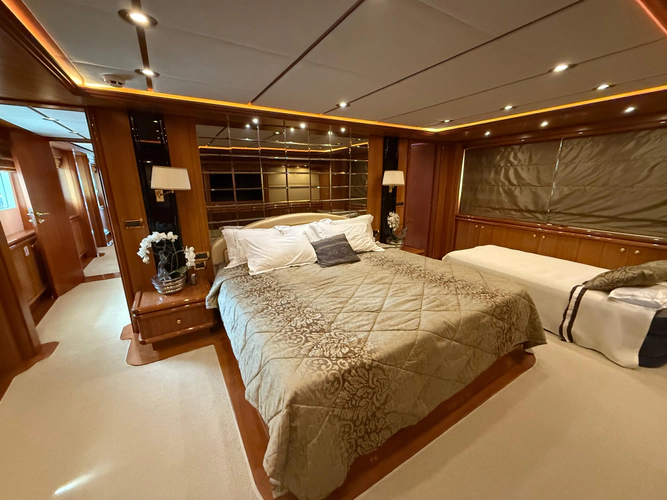 Sunrise Yacht Photos Pics 