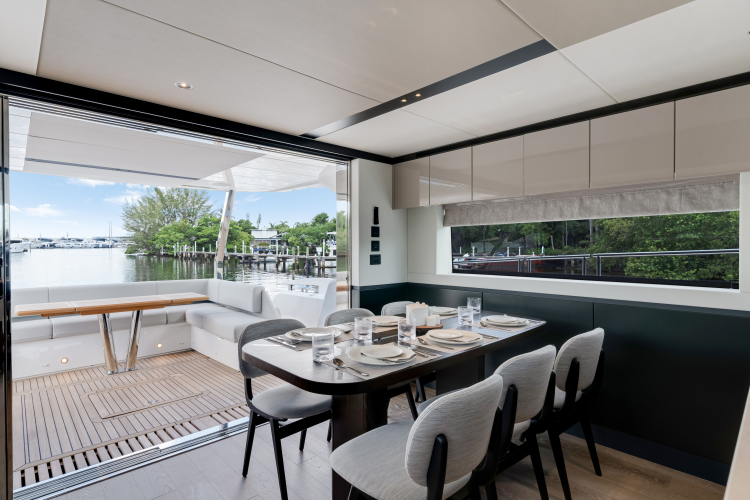 Manhattan 68 Yacht Photos Pics 