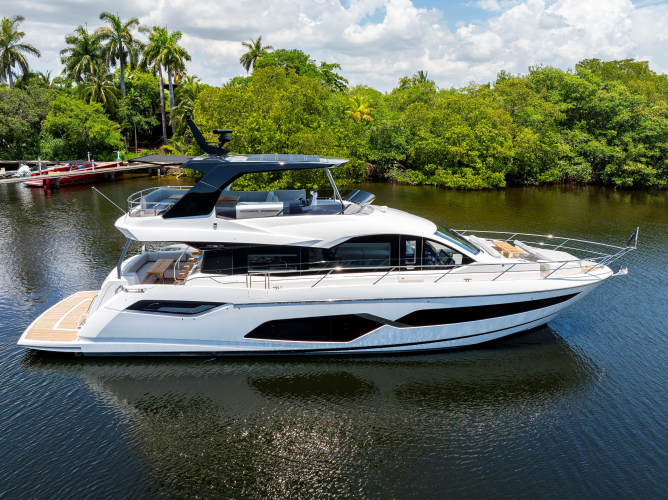 Manhattan 68 Yacht Photos Pics 