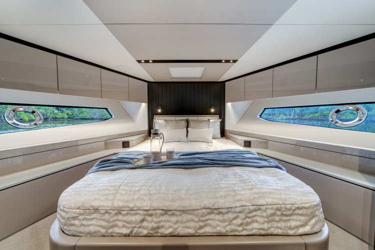 Manhattan 68 Yacht Photos Pics 