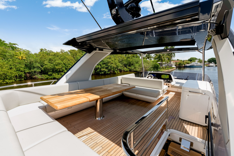 Manhattan 68 Yacht Photos Pics 