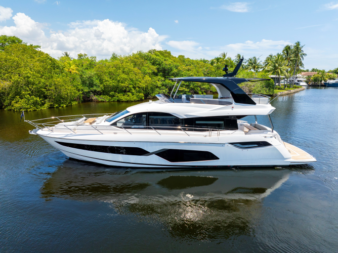 Manhattan 68 Yacht Photos Pics 