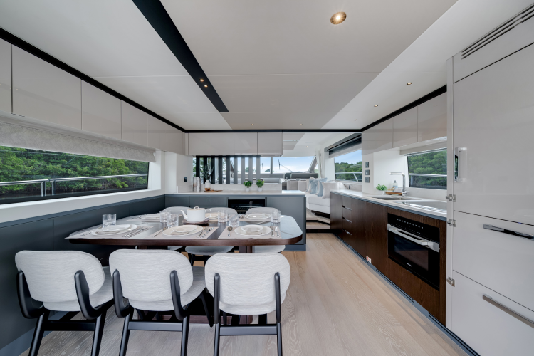 Manhattan 68 Yacht Photos Pics 