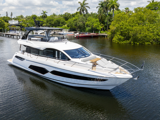 Manhattan 68 Yacht Photos Pics 