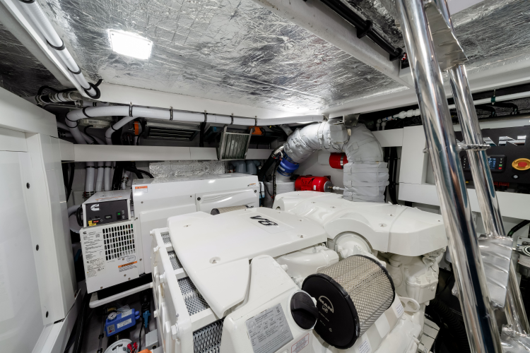 Manhattan 68 Yacht Photos Pics 