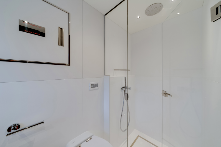 Manhattan 68 Yacht Photos Pics 