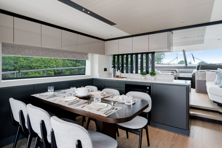 Manhattan 68 Yacht Photos Pics 