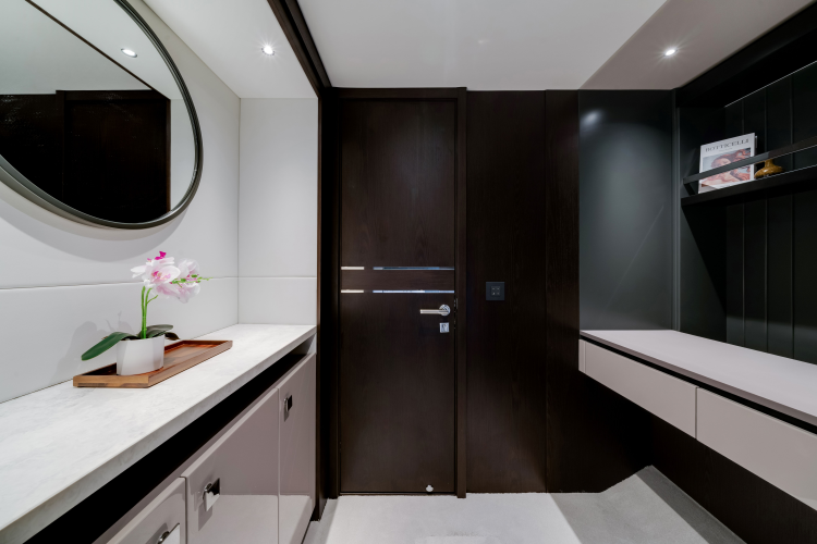 Manhattan 68 Yacht Photos Pics 