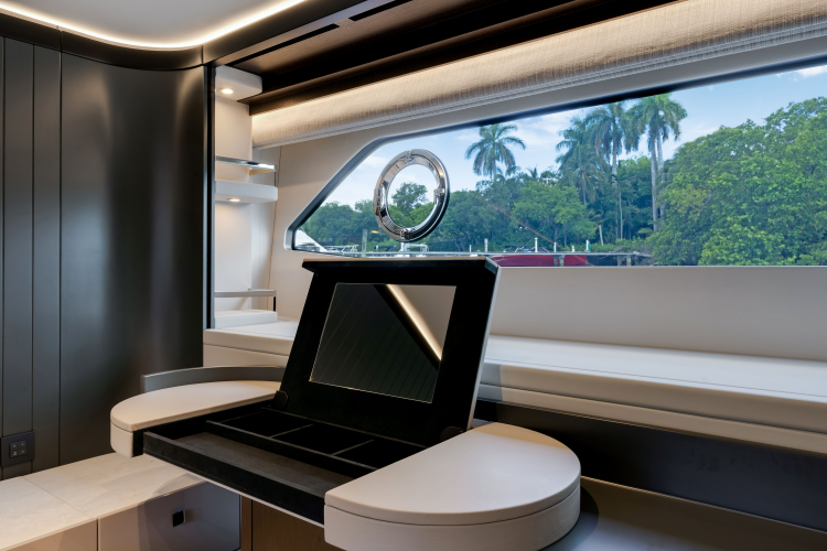 Manhattan 68 Yacht Photos Pics 