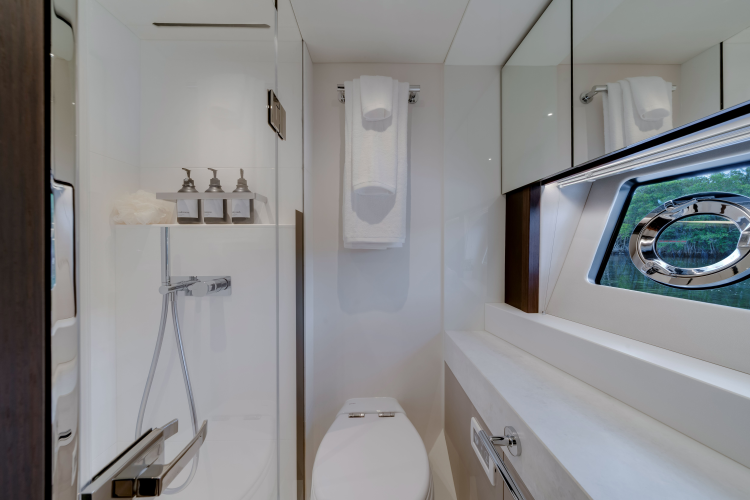 Manhattan 68 Yacht Photos Pics 