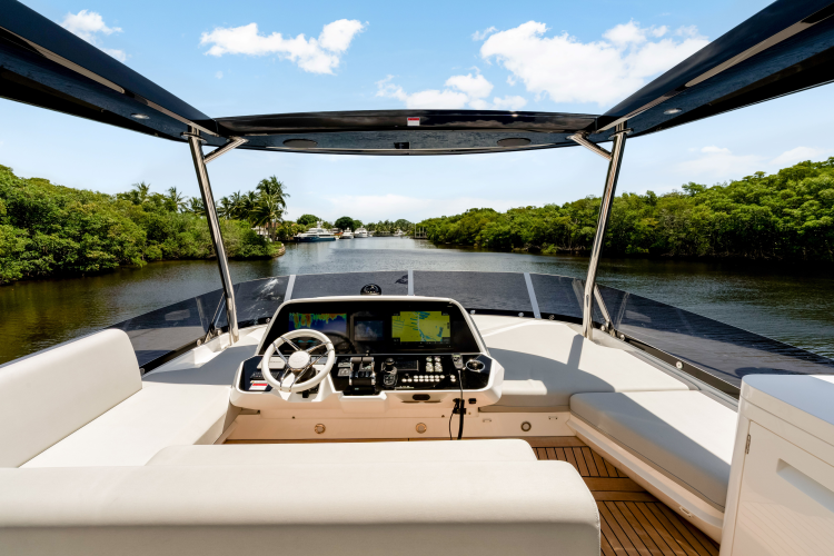 Manhattan 68 Yacht Photos Pics 