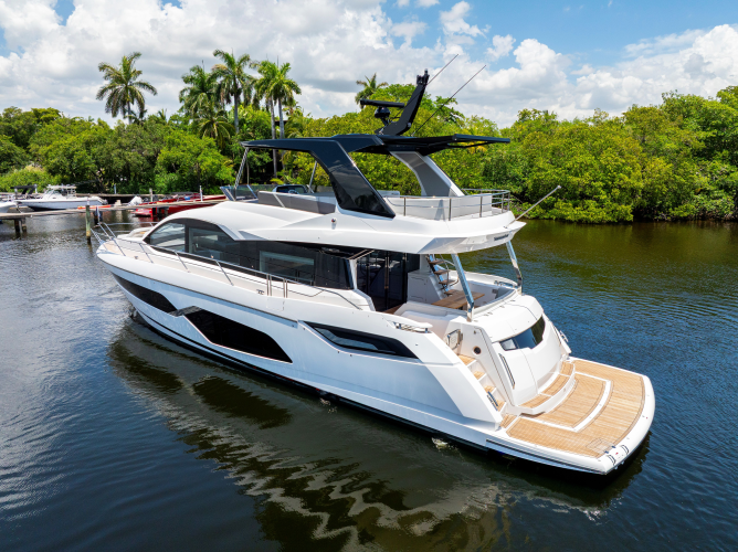 Manhattan 68 Yacht Photos Pics 