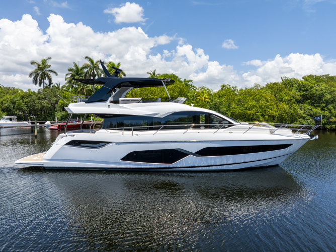 Manhattan 68 Yacht Photos Pics 