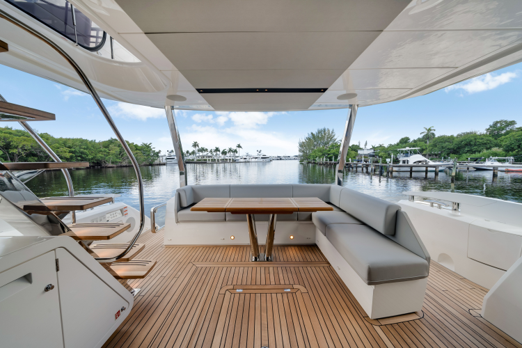 Manhattan 68 Yacht Photos Pics 